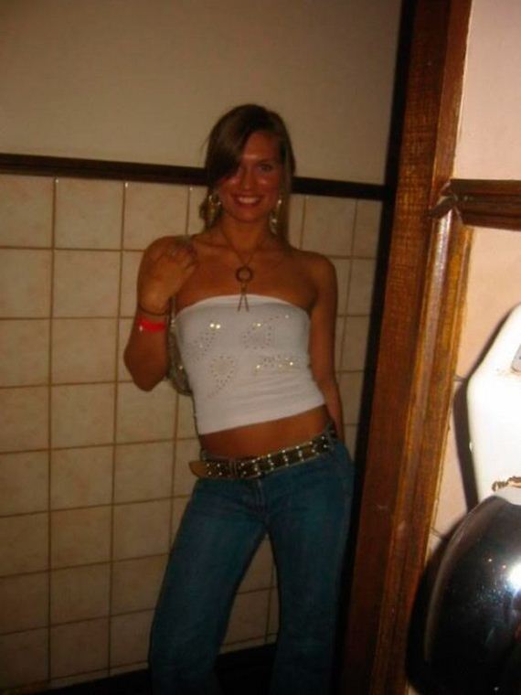 Drunk Girls Love Bathrooms